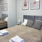 Apartment Cudovny Z Wlasnym Ogrodkiem I Miejscem Parkingowym W Garazu *