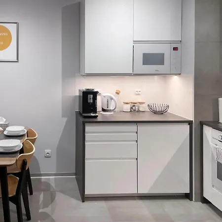 Cudovny Z Wlasnym Ogrodkiem I Miejscem Parkingowym W Garazu Кудова-Здруй