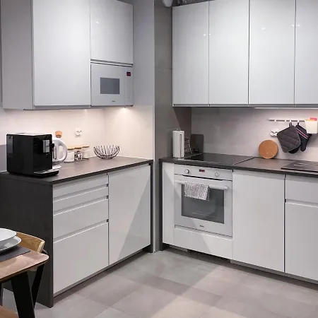 Cudovny Z Wlasnym Ogrodkiem I Miejscem Parkingowym W Garazu Appartement