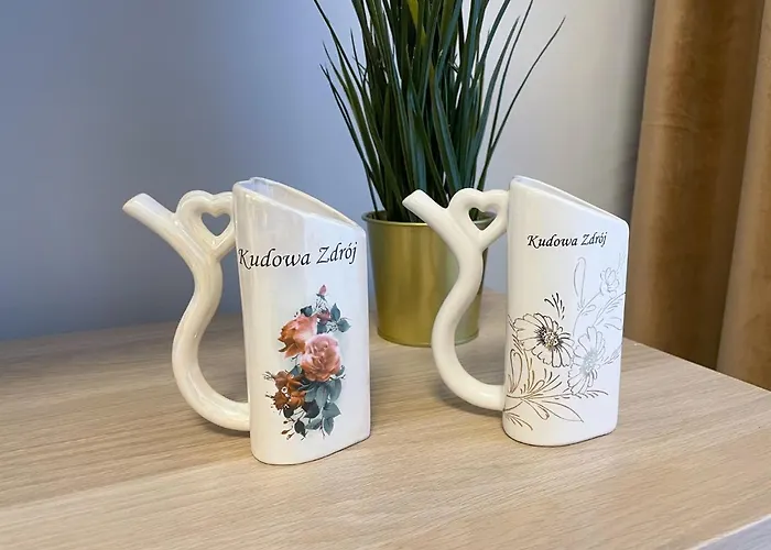 Cudovny Z Wlasnym Ogrodkiem I Miejscem Parkingowym W Garazu Kudowa-Zdrój