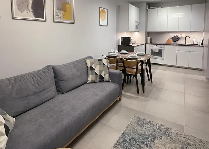 Cudovny Z Wlasnym Ogrodkiem I Miejscem Parkingowym W Garazu Appartement