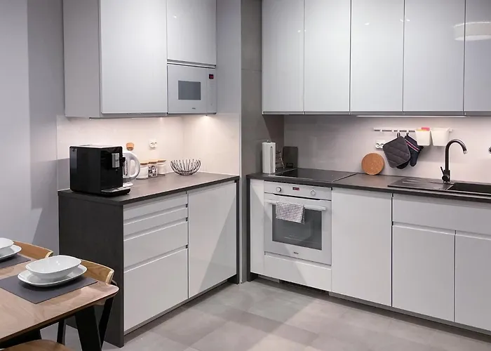 Cudovny Z Wlasnym Ogrodkiem I Miejscem Parkingowym W Garazu Appartement