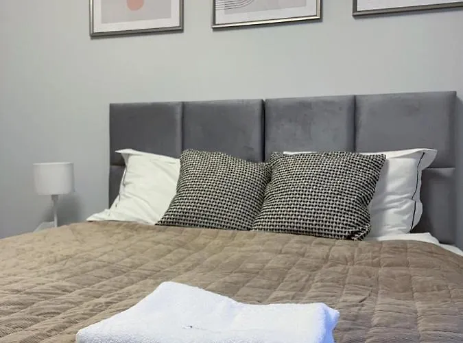 Cudovny Z Wlasnym Ogrodkiem I Miejscem Parkingowym W Garazu