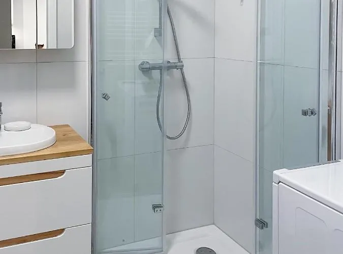 Cudovny Z Wlasnym Ogrodkiem I Miejscem Parkingowym W Garazu