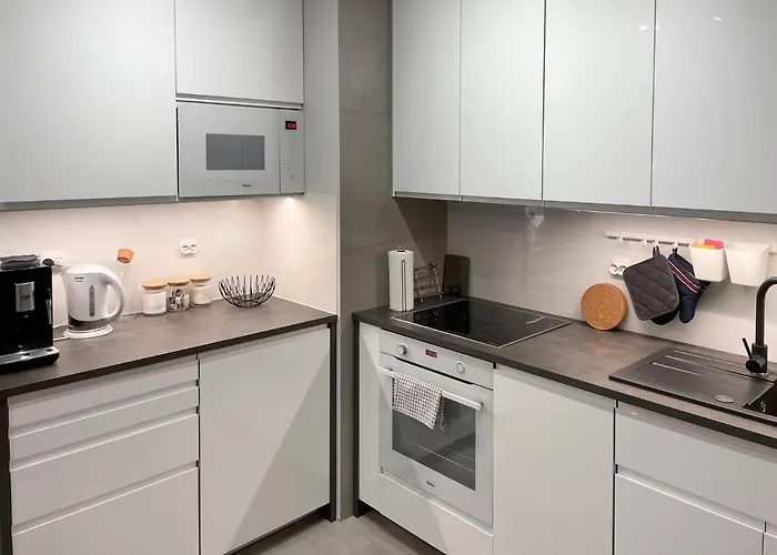 Cudovny Z Wlasnym Ogrodkiem I Miejscem Parkingowym W Garazu Kudowa-Zdrój